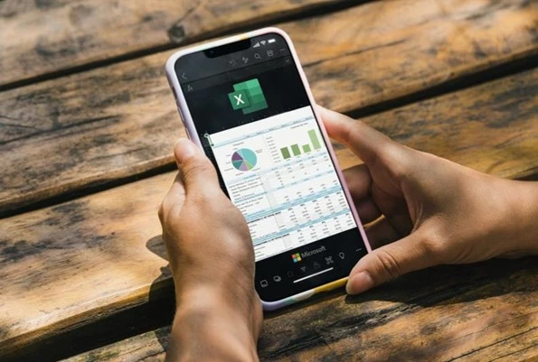 Usando el software Microsoft Excel en un celular inteligente, también puede ser útil para la Capacitación en Excel